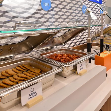 Holiday Inn Express - Delafield By Ihg מראה חיצוני תמונה