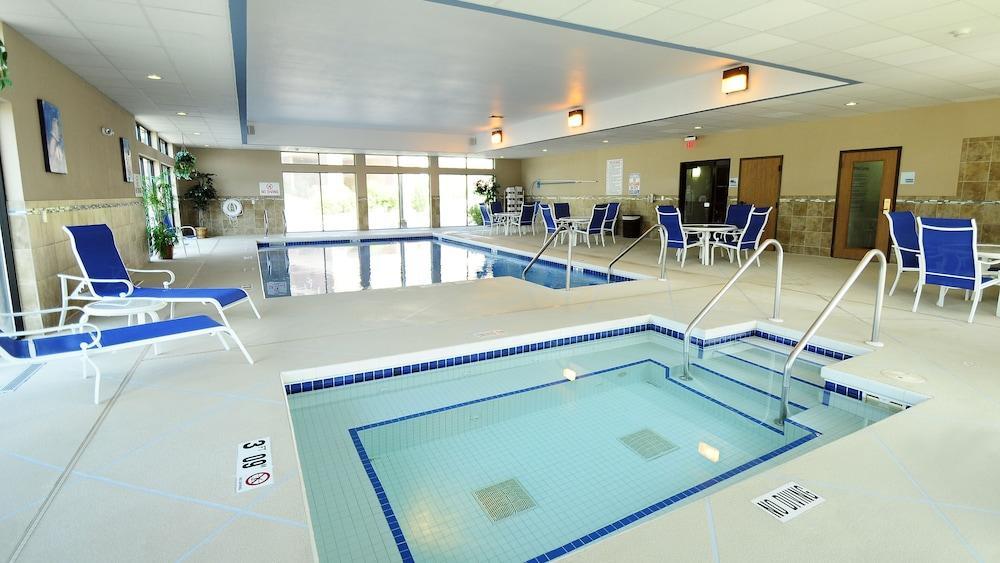 Holiday Inn Express - Delafield By Ihg מראה חיצוני תמונה