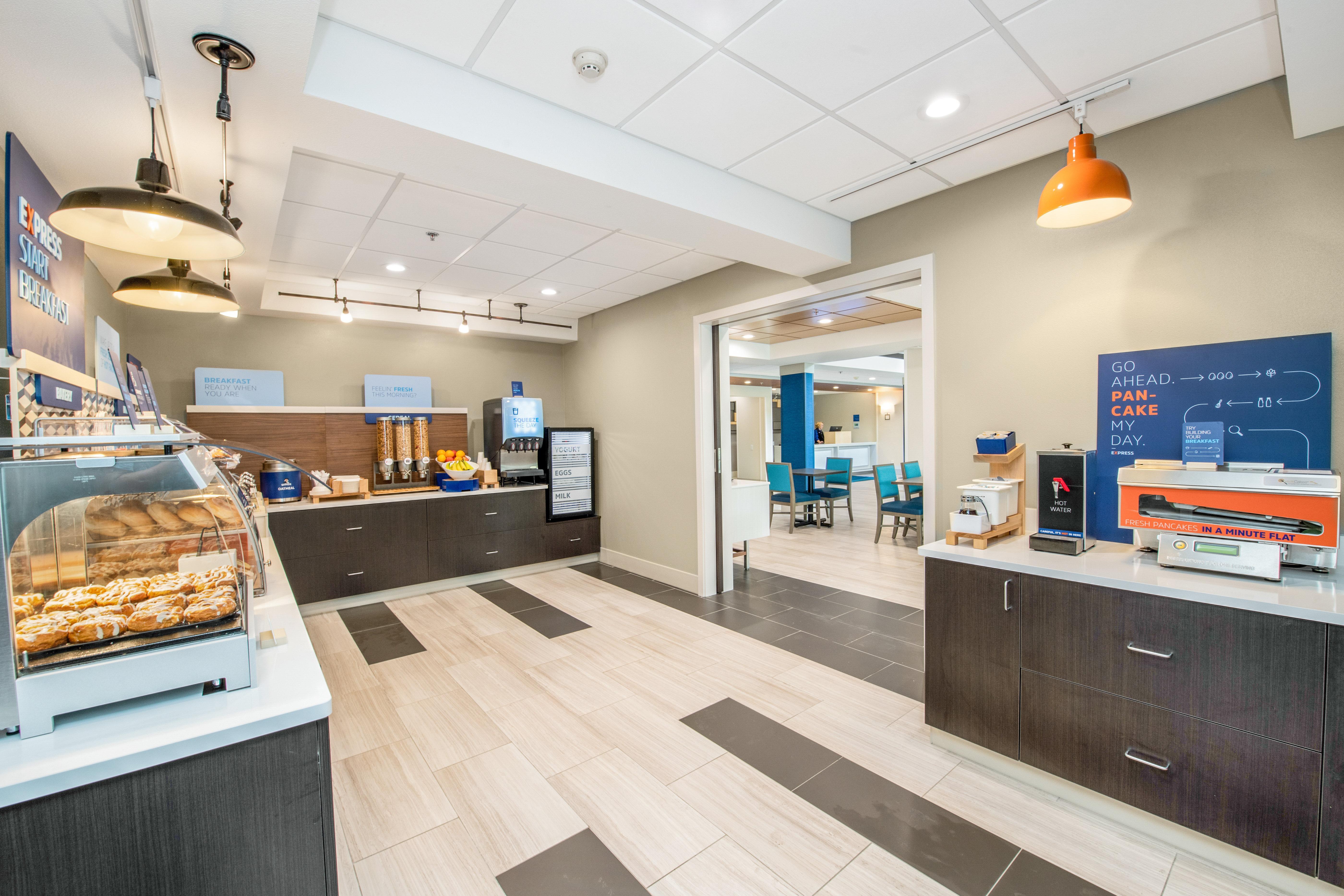 Holiday Inn Express - Delafield By Ihg מראה חיצוני תמונה