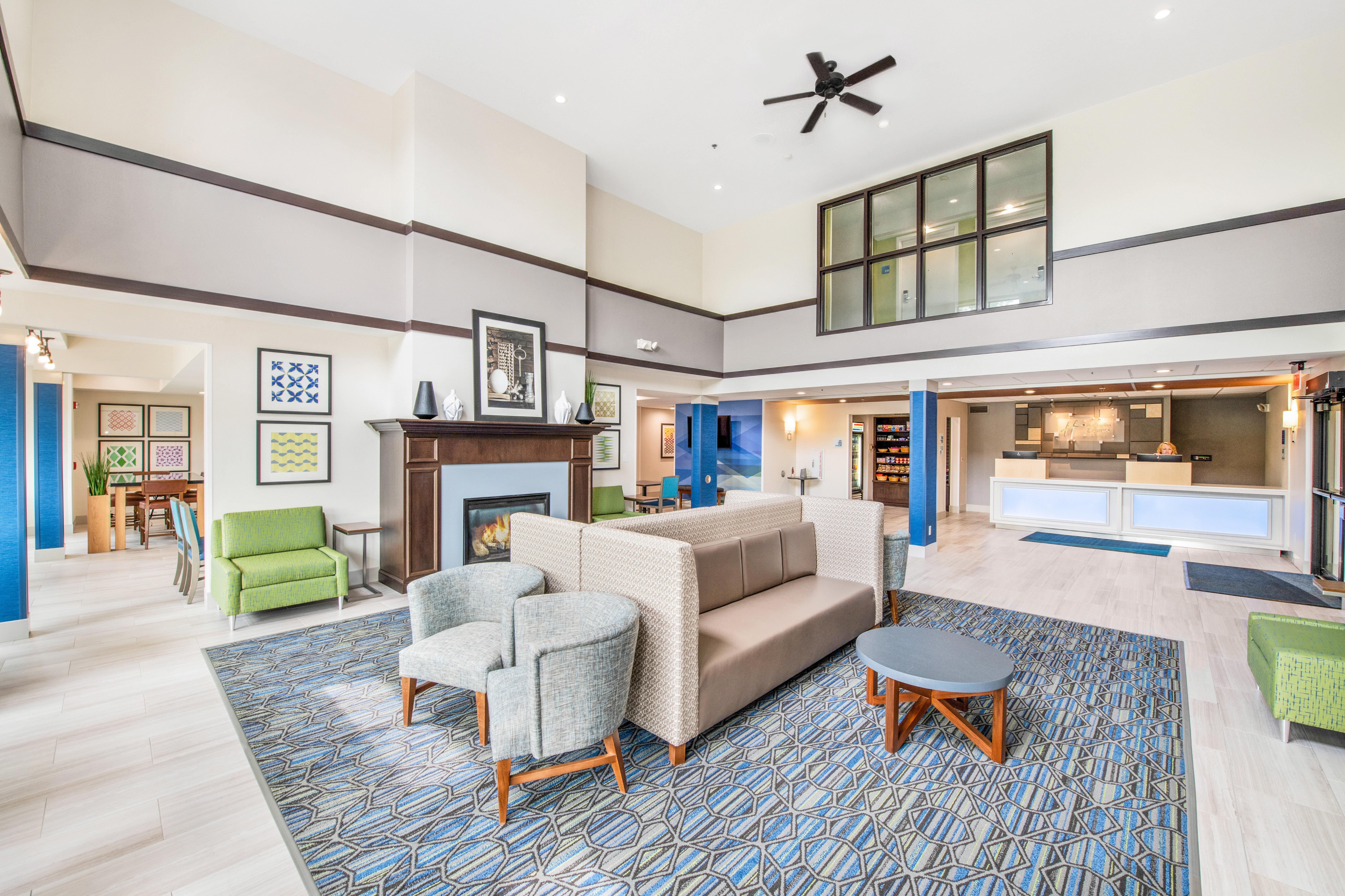 Holiday Inn Express - Delafield By Ihg מראה חיצוני תמונה