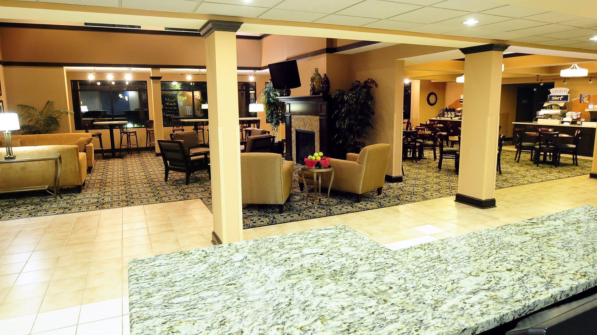 Holiday Inn Express - Delafield By Ihg מראה חיצוני תמונה