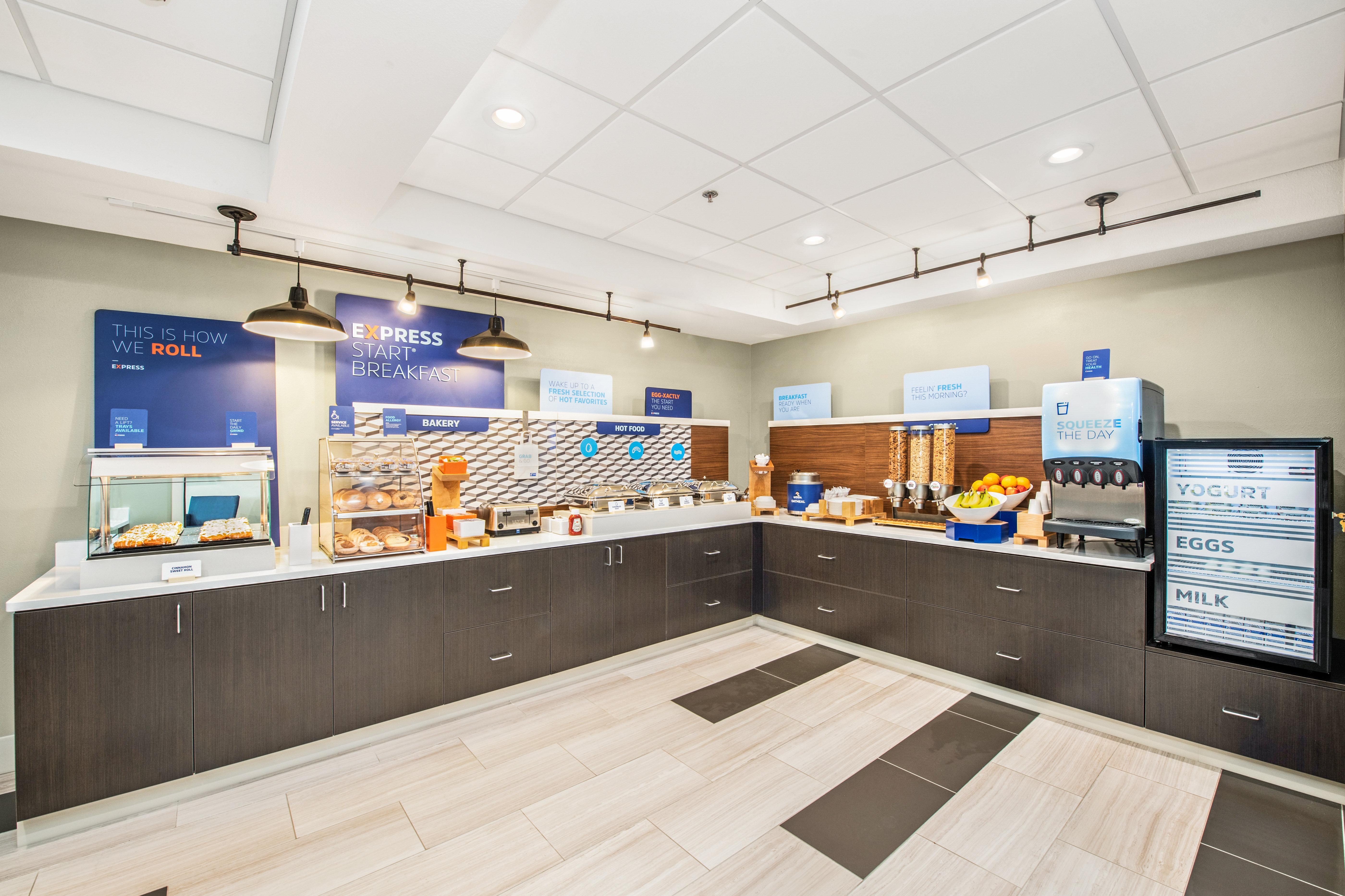 Holiday Inn Express - Delafield By Ihg מראה חיצוני תמונה