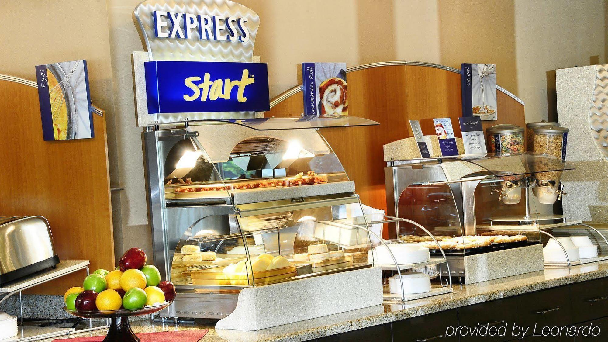 Holiday Inn Express - Delafield, An Ihg Hotel מראה חיצוני תמונה