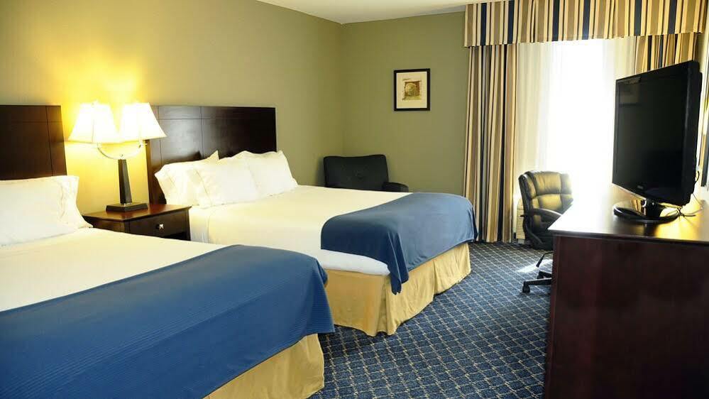 Holiday Inn Express - Delafield By Ihg מראה חיצוני תמונה