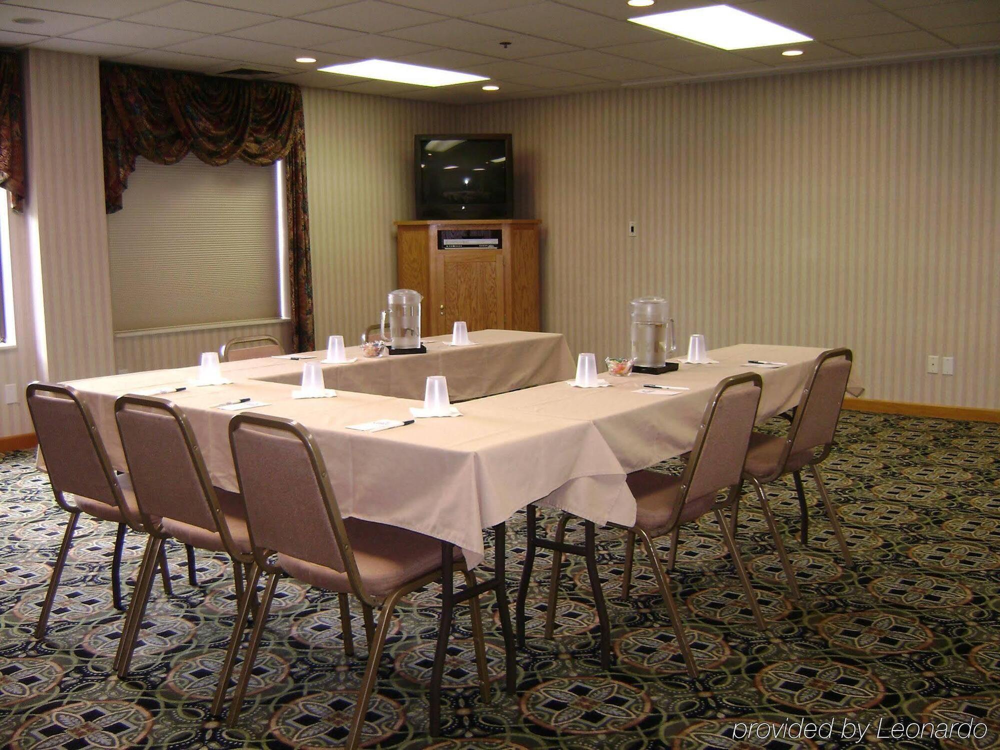 Holiday Inn Express - Delafield By Ihg מראה חיצוני תמונה